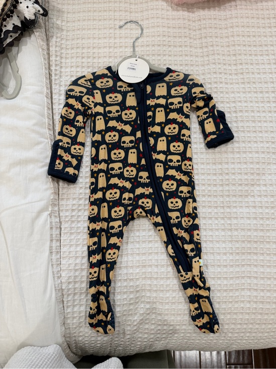 Clover Baby Other - Love Navy Footed Halloween One-Piece with Tan Pumpkins & Ghosts